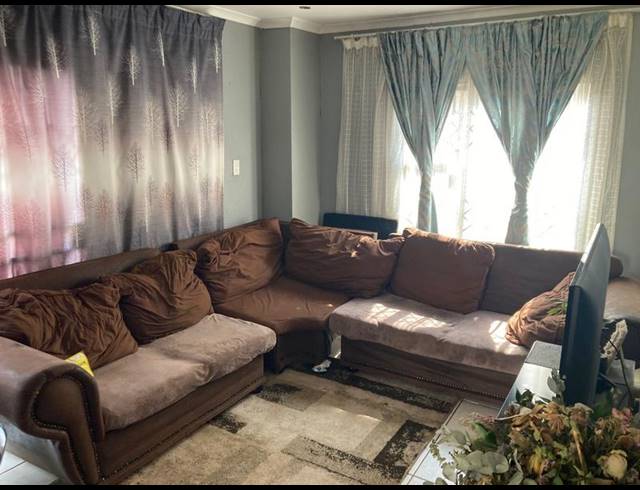 2 BEDROOM HOUSE FOR SALE IN DAWN PARK EXT